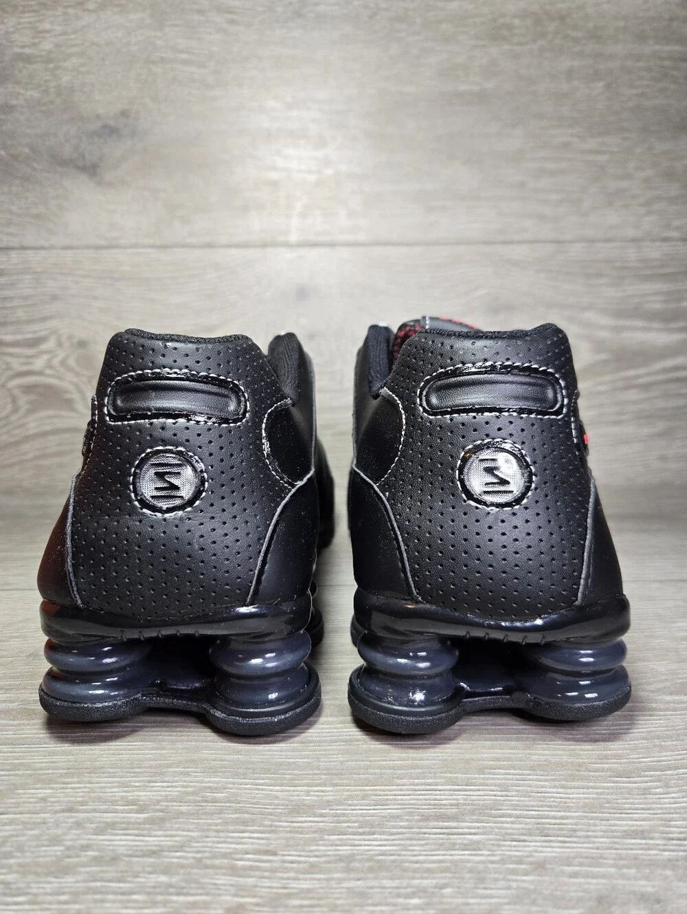 Nike Shox NZ Black / White / Varsity Red Men's Size 10 Brand New 378341 017